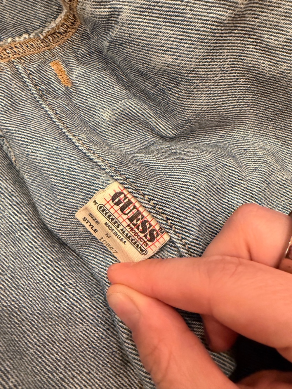 vintage Guess Georges Marciano denim jacket in a light acid wash - Picture 9 of 10